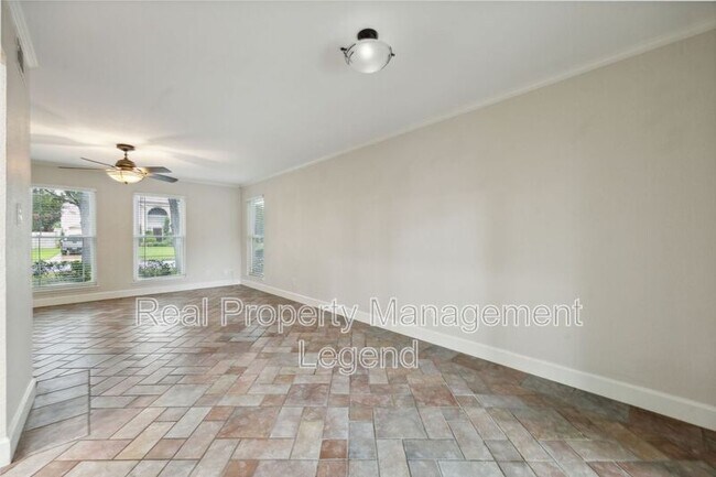 Building Photo - 2701 Harmon Dr