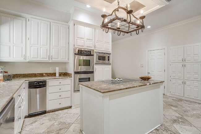 Building Photo - Private 4 Bedroom Retreat for Lease