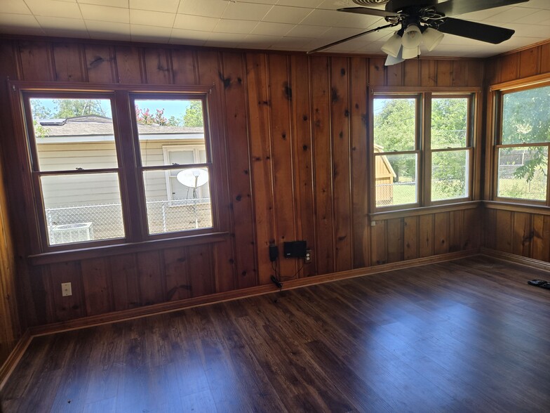 Den or 4th bedroom - 2863 Colorado Ave
