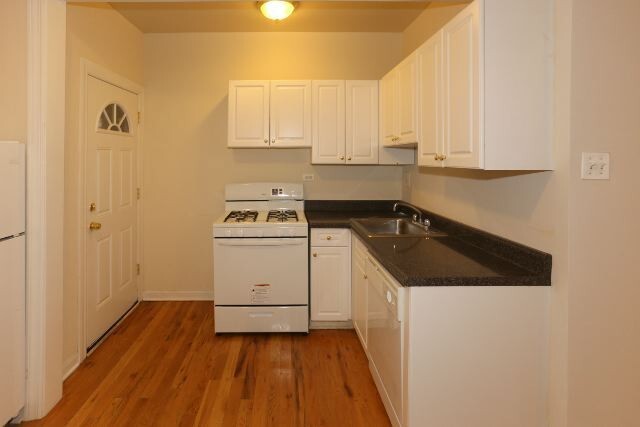 Building Photo - 3727 N Pine Grove Ave
