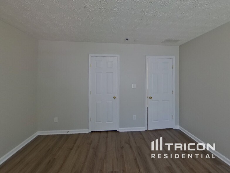 Building Photo - 733 Winbrook Dr