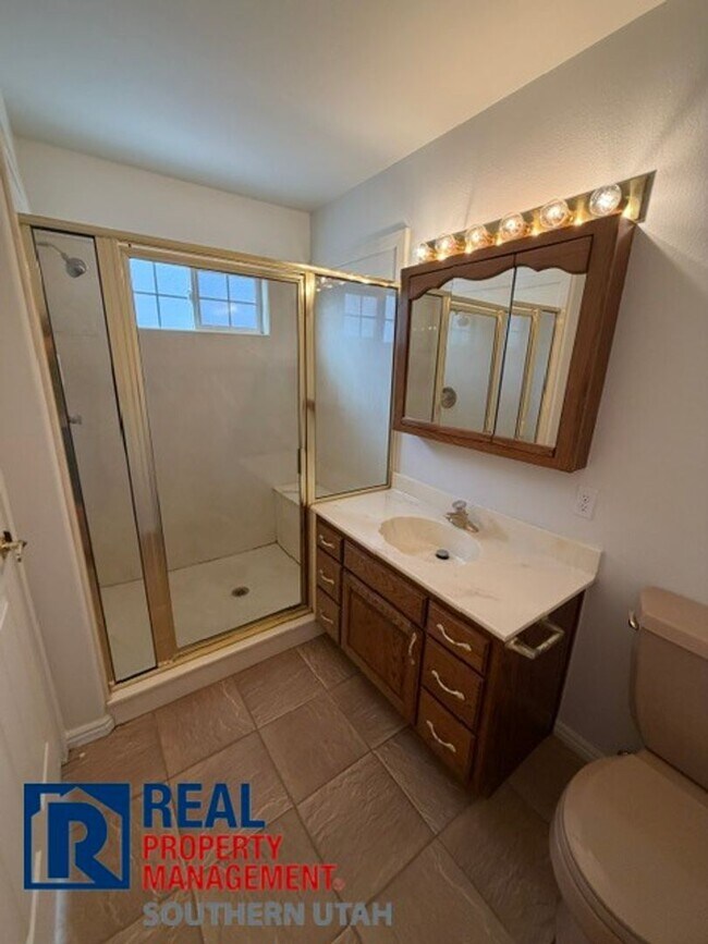 Building Photo - Single Family Home in River Ridge