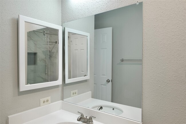 Building Photo - 3418 Green Fields Dr