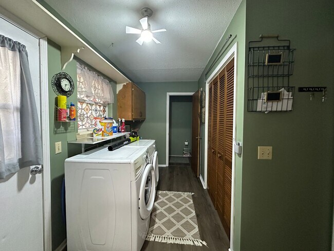 Building Photo - Introducing a charming 3-bedroom, 2.5-bathroom house located in the desirable area of Russellville