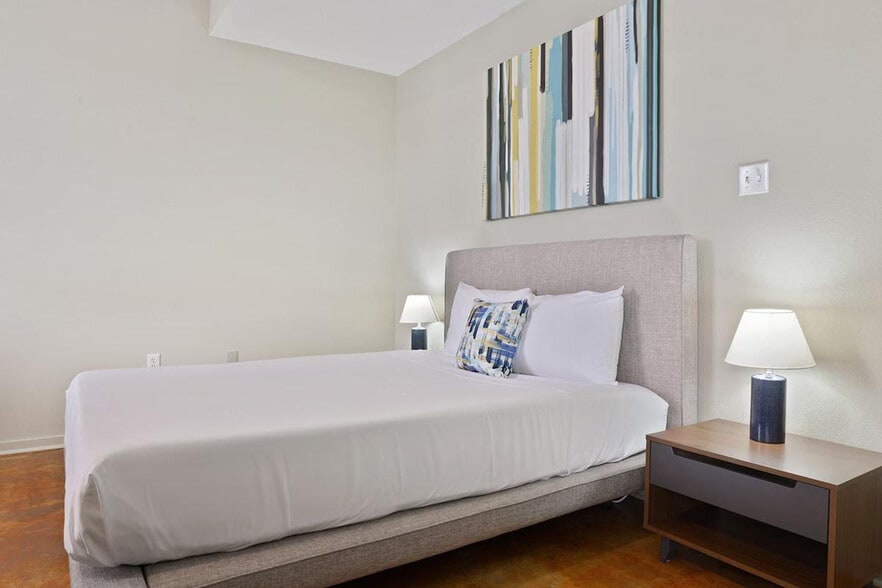 Building Photo - 1041 Constance St