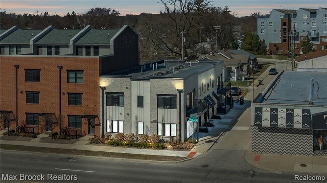 Building Photo - 105 Laurel Ct