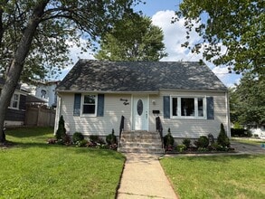Building Photo - 98 Craske St