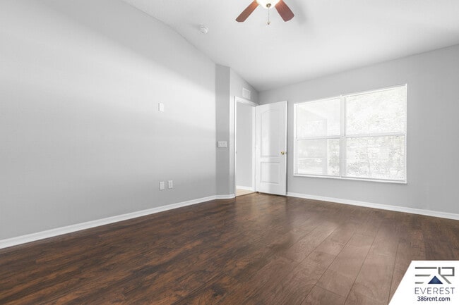 Building Photo - 7 Undermount Path E