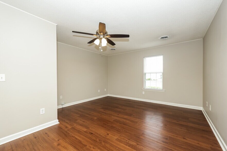 Building Photo - 2906 Kedzie Dr