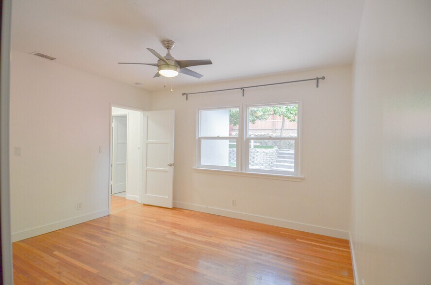 Building Photo - 3246 Barham Blvd