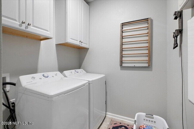 Building Photo - 61 MOORINGS COURT