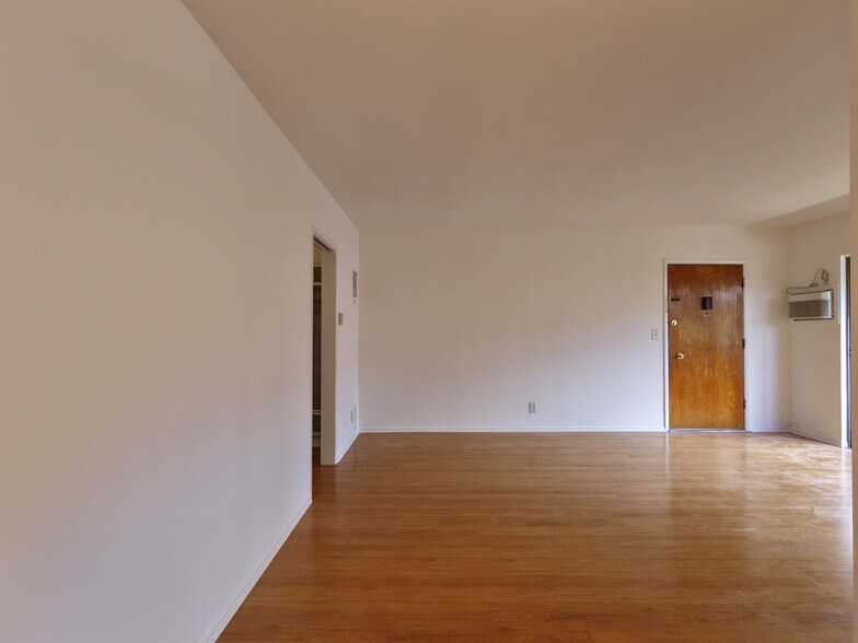 Building Photo - 919 N Orange Grove Ave