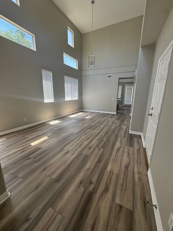 Building Photo - 40029 Lafayette Dr