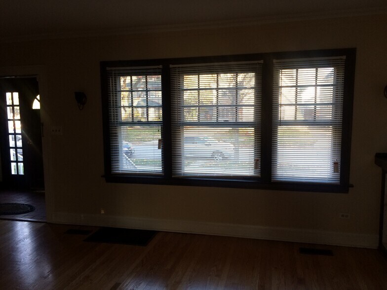 Building Photo - 44 N Spring Ave