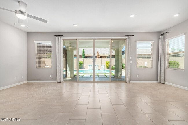 Building Photo - 9746 E Tumbleweed Ave