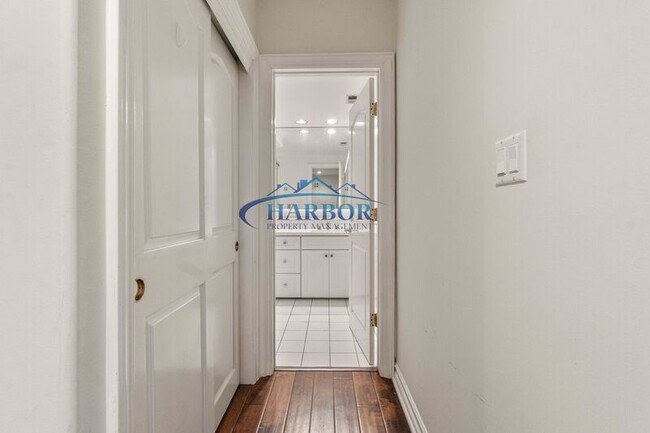 Building Photo - 1504 Vía Margarita