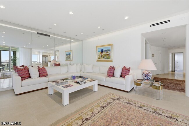 Building Photo - 8665 Bay Colony Dr