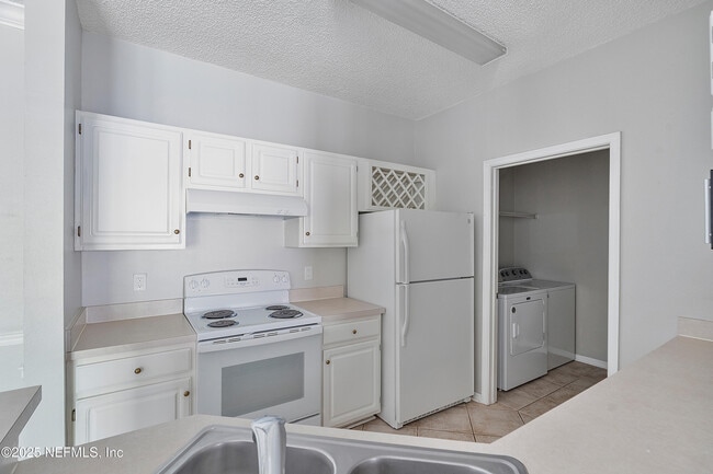 Building Photo - 10000 Gate Pkwy