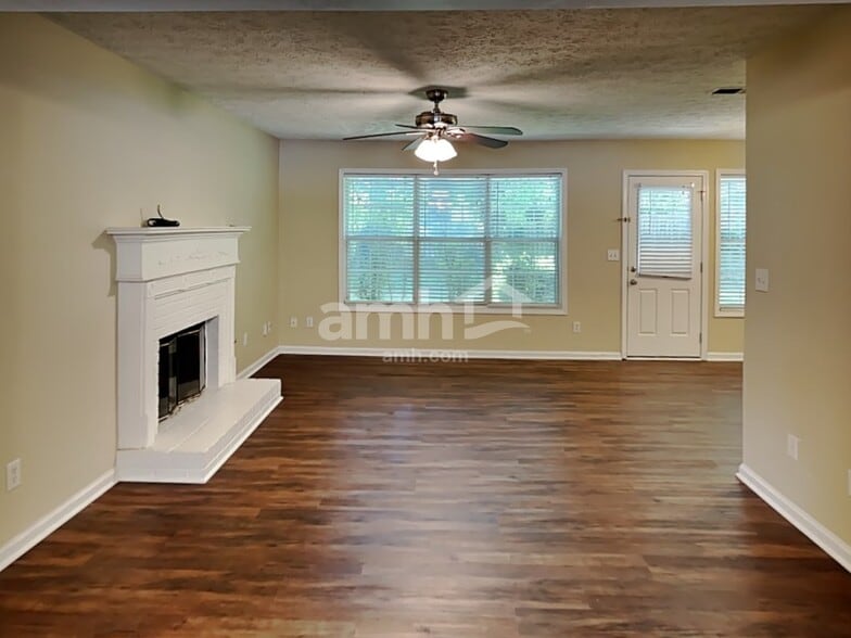 Building Photo - 2380 Sailor Ln