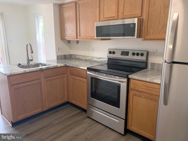 Building Photo - 126 Ice St