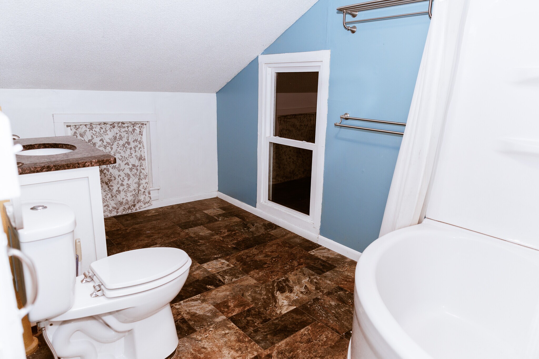 Building Photo - 327 S Adams St