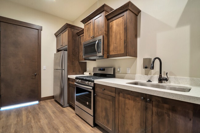 Building Photo - 865 S Aspen Wy