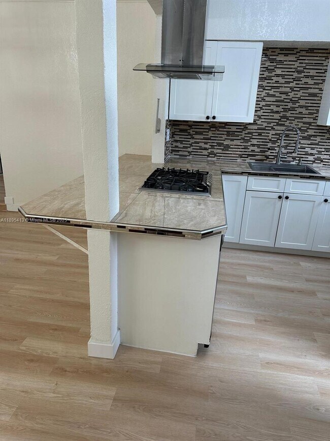 Building Photo - 3 bedroom in North Miami FL 33161