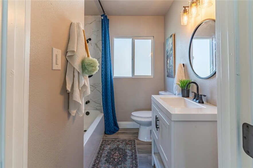 Building Photo - 1649 Crestview Ave