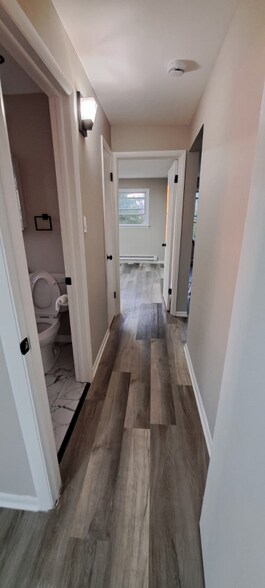 Building Photo - 1379 River Dr
