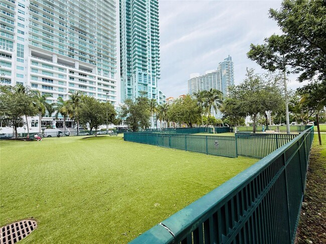 Building Photo - 1900 N Bayshore Dr