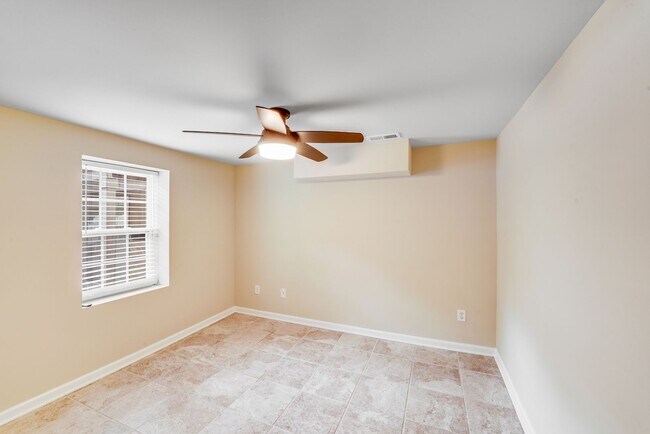 Building Photo - 2417 Laburnum Ave