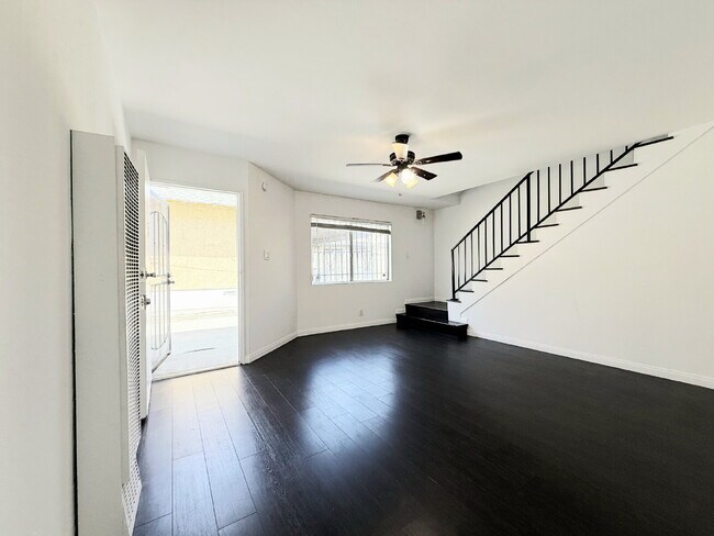 Building Photo - 1343 W 36th St