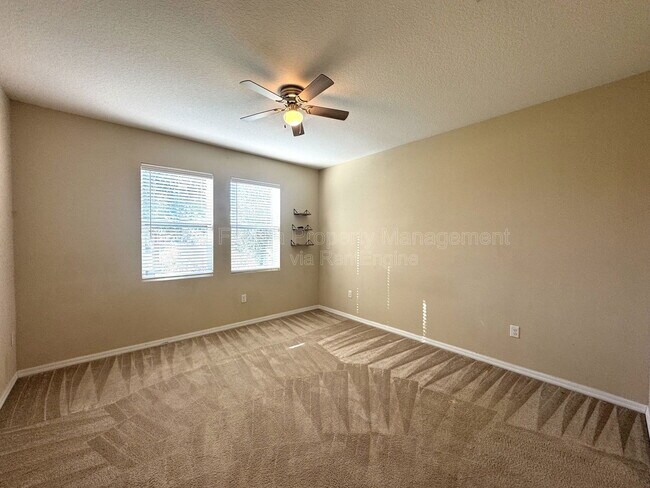 Building Photo - 215 Lakeshore Dr