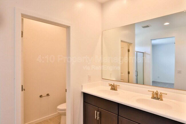 Building Photo - 4470 E Clydesdale St