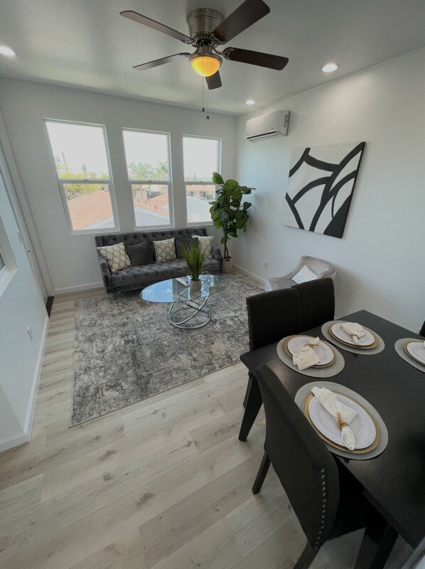 Building Photo - 4327 Clairemont Dr