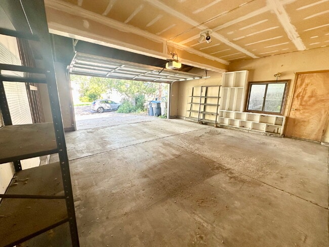 Building Photo - "Spacious 4-Bedroom Retreat with 2.5 Baths...