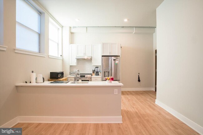 Building Photo - 1300 S 19th St