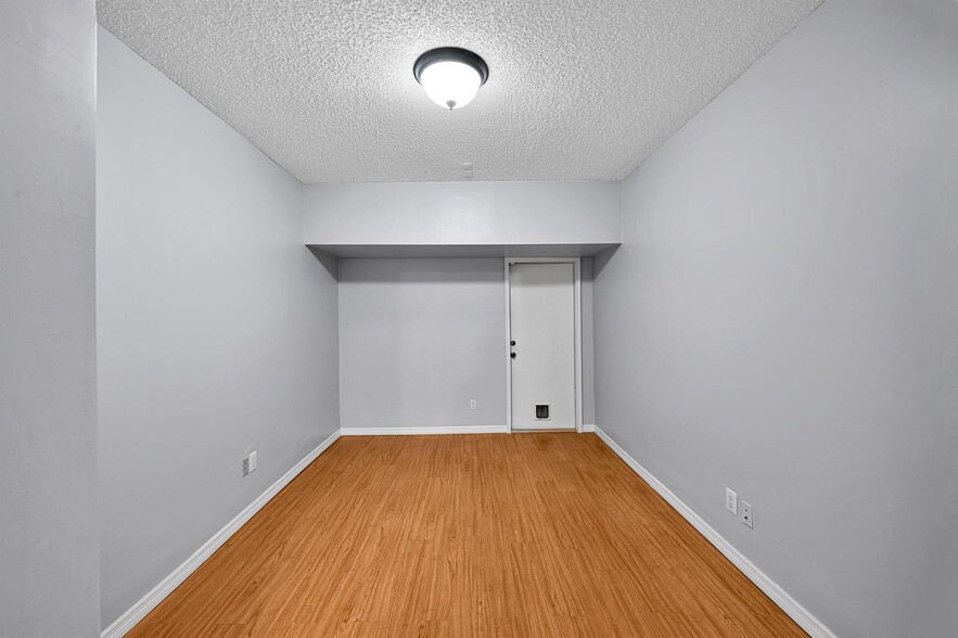 Building Photo - 8658 S Southgate Shores Cir