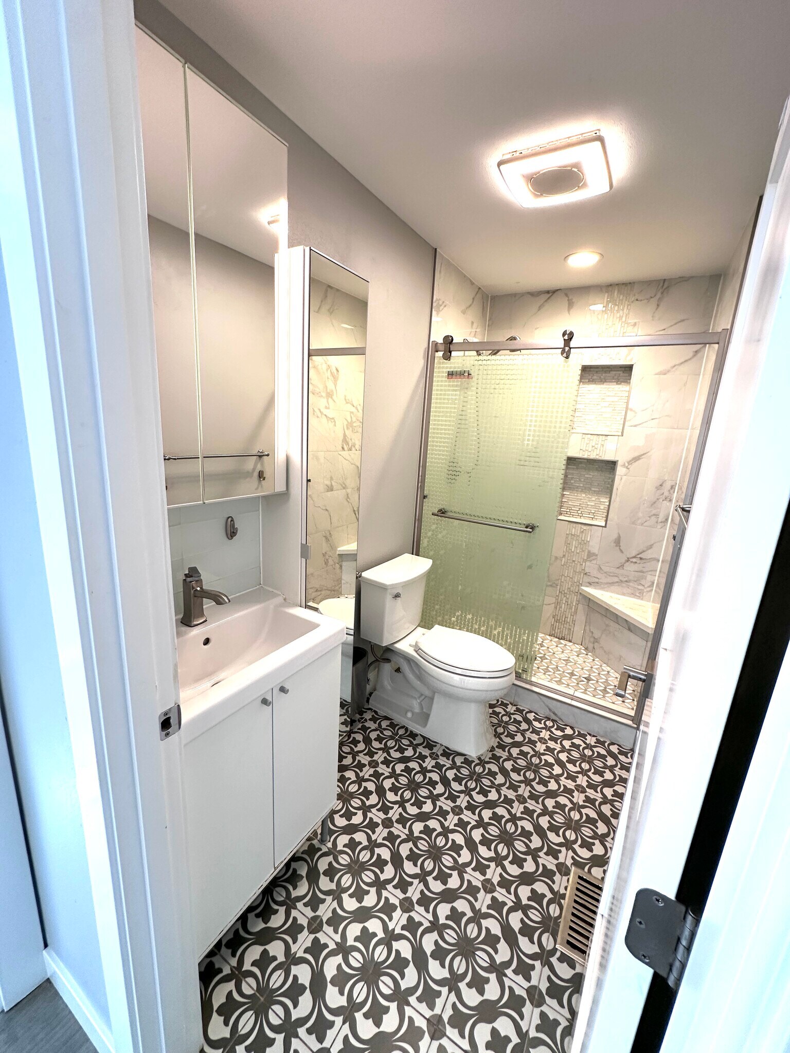 Building Photo - 714 N 179th St