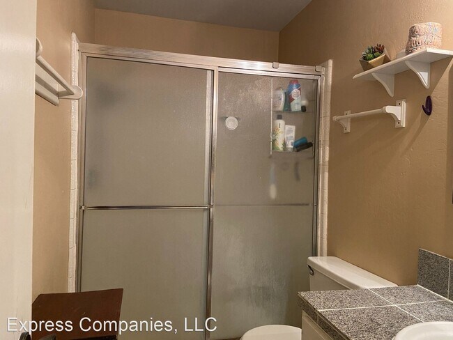 Building Photo - 3 br, 2 bath House - 15 W Loma Vista Dr. #104