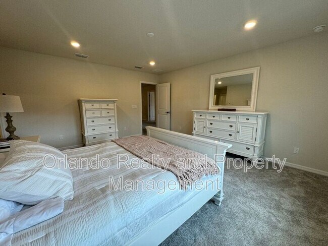 Building Photo - 5625 Cedar Chase Dr