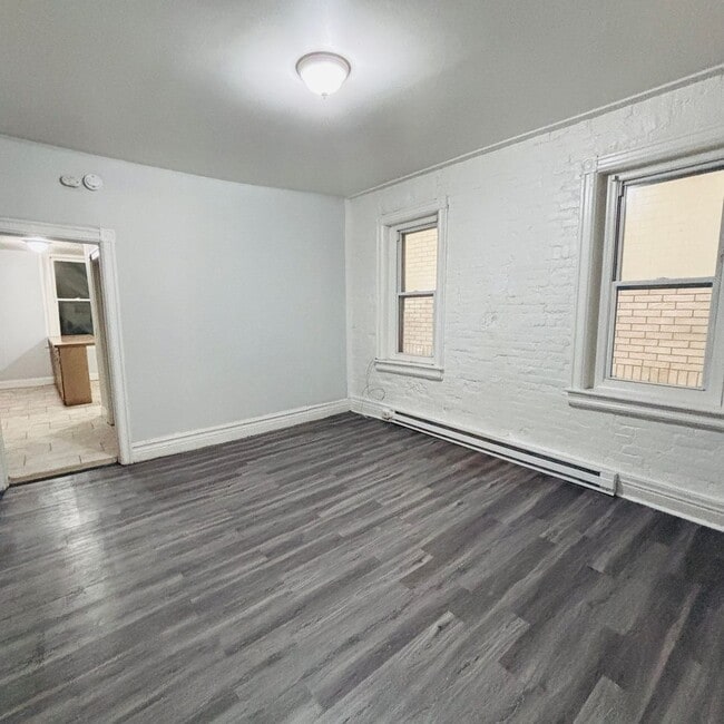 Building Photo - 384 Tilghman St