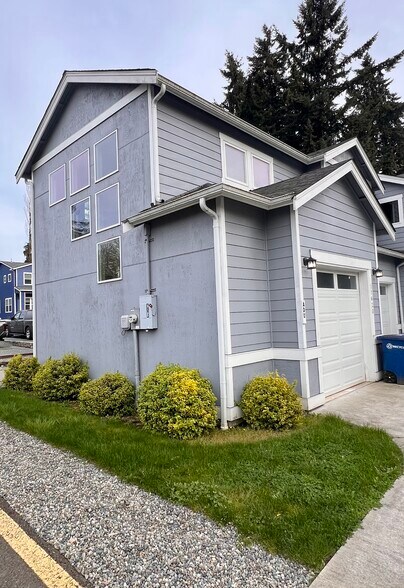 Building Photo - 11420 8th Ave S