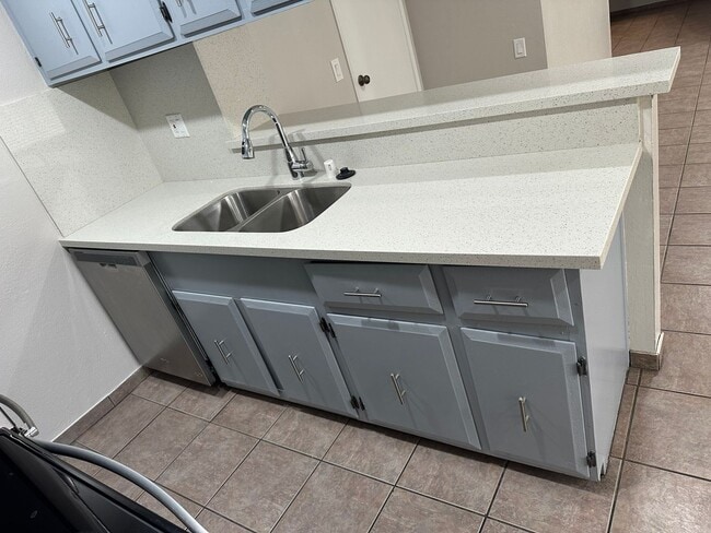 Building Photo - SE Desert Inn and Eastern!! Townhouse with 2 parking Spaces!! Recent Remodel!!