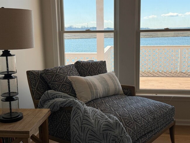 Building Photo - 802 N Harvard Ave