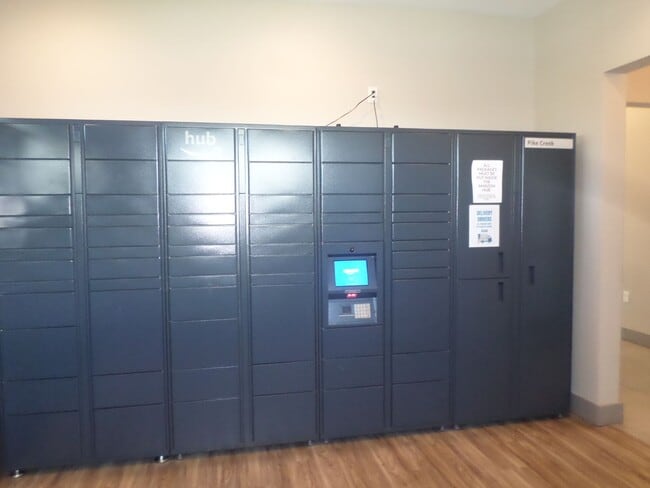 Building Photo - 6935 70th Ct