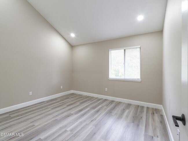 Building Photo - 382 Rockedge Dr