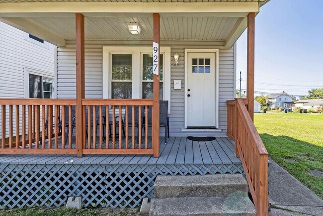Building Photo - 927 Camden Ave