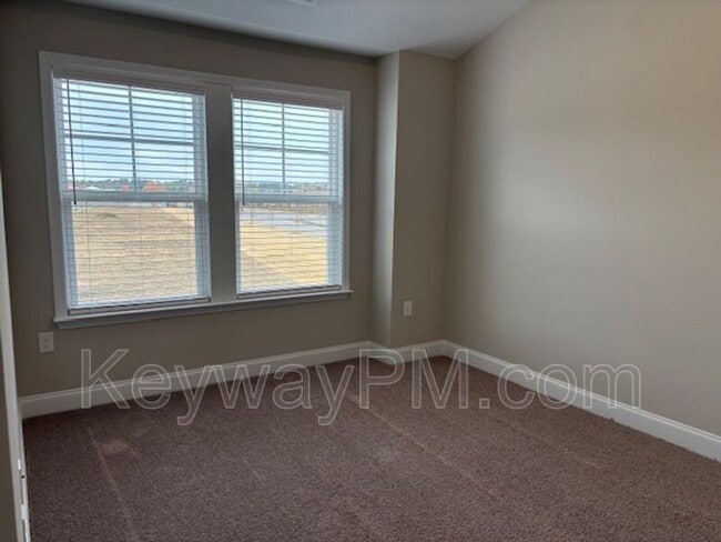 Building Photo - 515 Yuma Ln