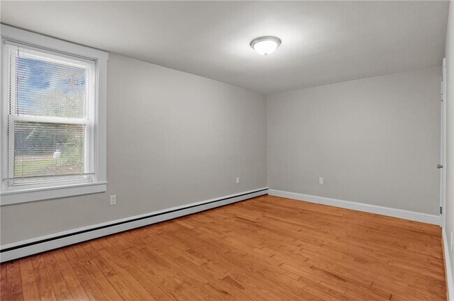 Building Photo - 54 Hillside Ave